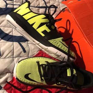 BNWT New Nike Team Hustle D 7 Low size 5Y boys